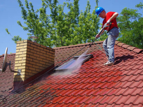 Dos and Don’ts: The Best and Worst ways to Clean a Roof